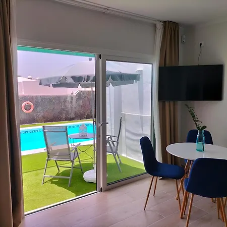 Casa Dante, Palmeras Iii * Tías