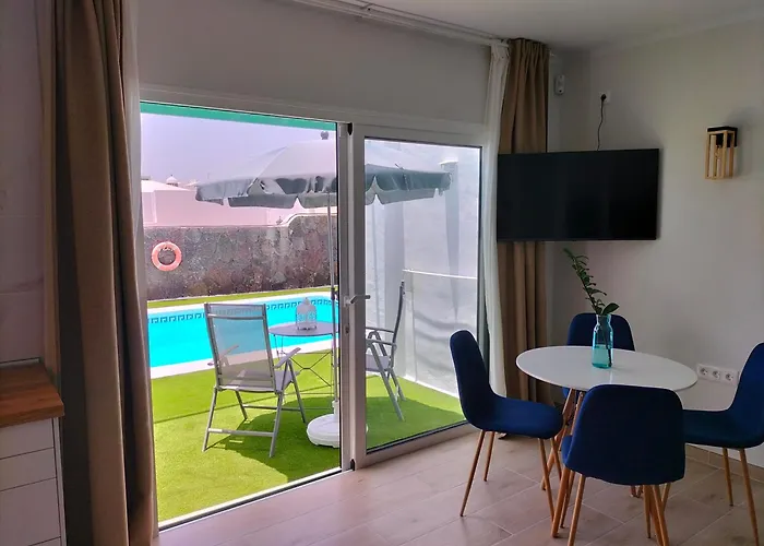 Casa Dante, Palmeras Iii * Tías