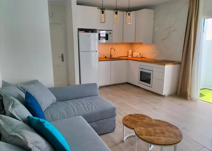 Casa Dante, Palmeras Iii * Tías